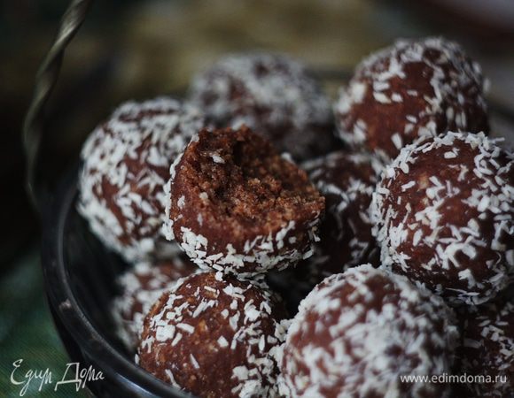 Готовое пирожное имеет сладкий шоколадный вкус и отлично подойдет к несладкому чаю или кофе.