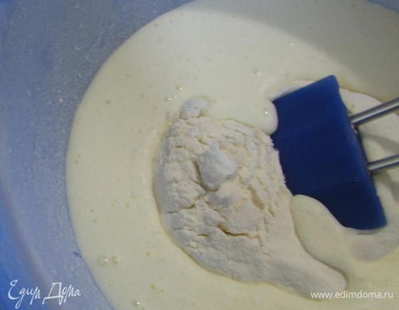 Соединить с мукой.