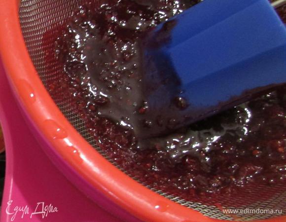 И протереть через мелкое сито.