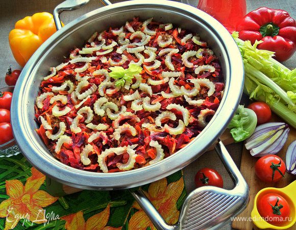 Через 20 минут блюдо полностью готово, но лучше дать еще постоять под крышкой, пропитаться.