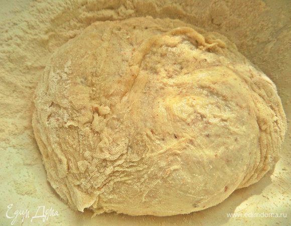 Готовое тесто накрываем и даем полежать в комнате.