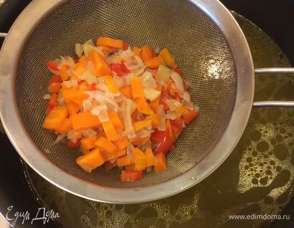 Бульон процедить.