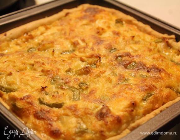 Ароматный и подрумянившийся тарт вытаскиваем из духовки и даем немного остыть.