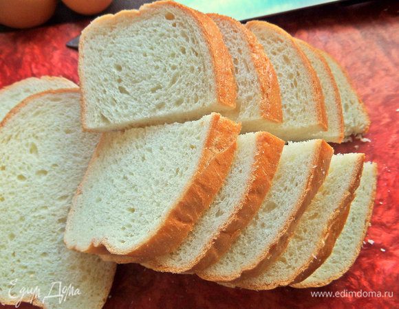 У меня были крупные куски от батона в 600 г, поэтому разделила их пополам.