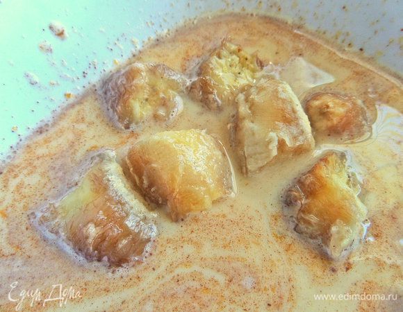 Еще я размяла 2 банана в заливку, но это не обязательно.