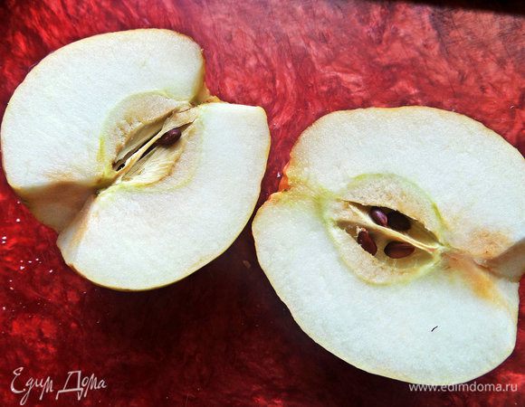 Яблоко очистить.