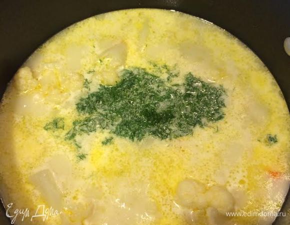 Добавить укроп, соль, перец по вкусу и снять с огня.