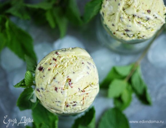 Выключаем прибор, смесь перекладываем в емкость для замораживания и ставим в холодильник минимум на 8 — 10 часов.