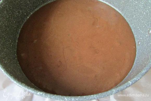 Вылить тесто в разъемную форму (20 см). И выпекать в разогретой до 160°С духовке 10 — 12 минут. Может быть и больше, ориентируйтесь по своей духовке.