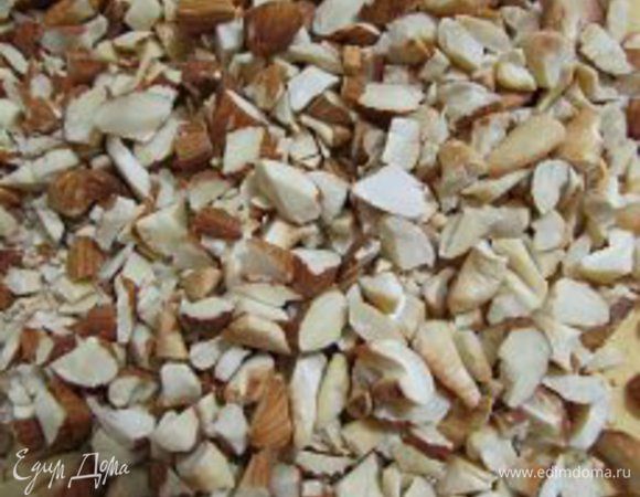 Приготовить крустильян.
Орехи прокалить на сухой сковороде. Крупно порубить.