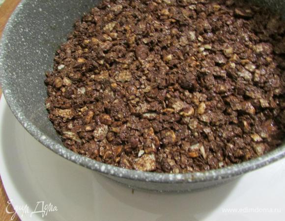 Выложить на него крустильян, утрамбовать и поставить в холодильник.