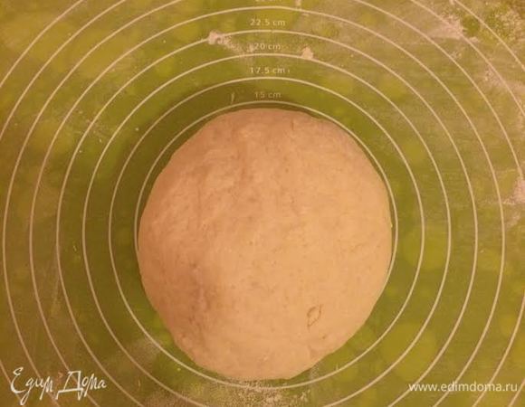 Тесто завернуть в пленку и отправить в холодильник на 30 минут.