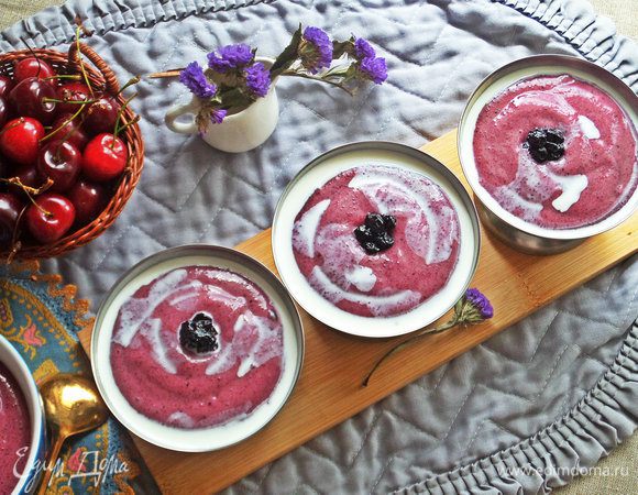 Поливаем от души. Тут я просто не хотела закрывать всю красоту черничного мусса.