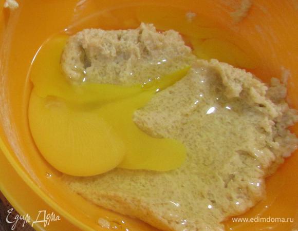 Добавить яйцо и еще раз хорошо взбить.