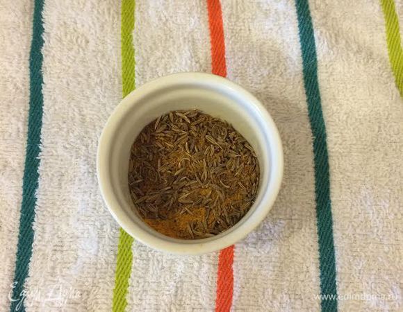 Смешать специи.