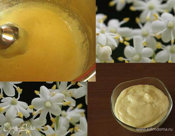 Масса становится гладкой и воздушной. Подаем с ягодами и фруктами, посыпаем цветками бузины.