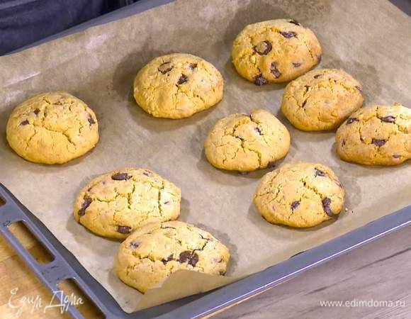 Выпекать печенье в разогретой духовке 10 минут.