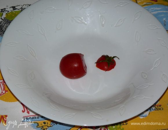 У помидоров срезать шляпки. 