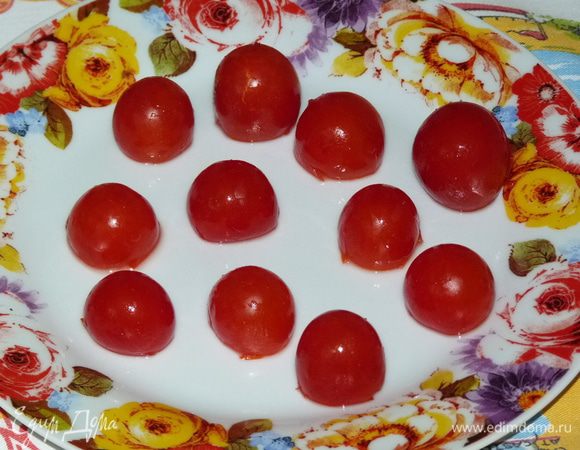 Перевернуть срезом вниз,  чтобы стекла лишняя жидкость. 