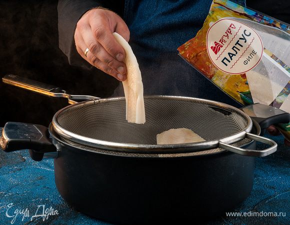 Филе палтуса «Магуро» немного посолить и поставить готовиться на пару на 20 — 25 минут.