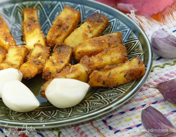 Накрыть пищевой пленкой и отправить в холодильник хотя бы на ночь, а лучше на сутки. Ароматное сало готово! Если делать с запасом, то хранить в стеклянной посуде в холодильнике.