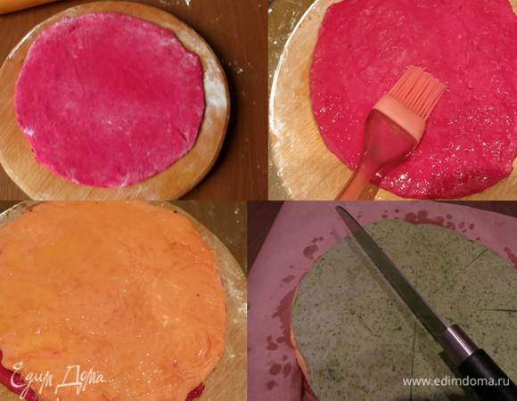 Раскатываем 1/2 часть красного теста, смазываем маслом.
Раскатываем оранжевый круг, кладем на красный. Повторяем действия, выкладываем желтый и зеленый слои.
Разрезаем круг на 8 секторов.
