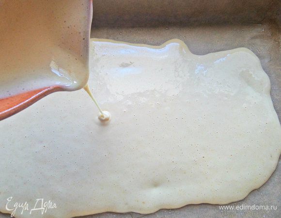 Наливаем все тесто.