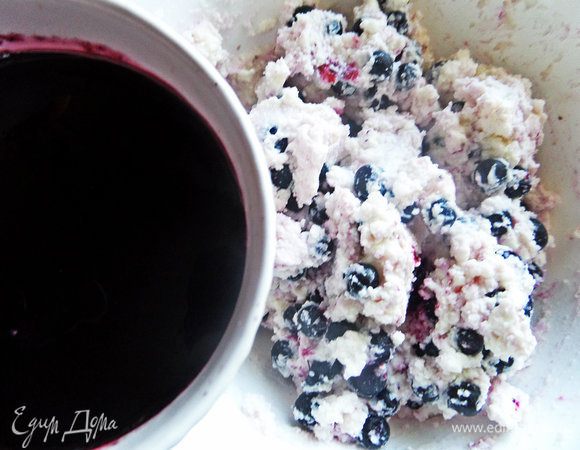 Вместо сахара я добавила черничный сироп от варенья.