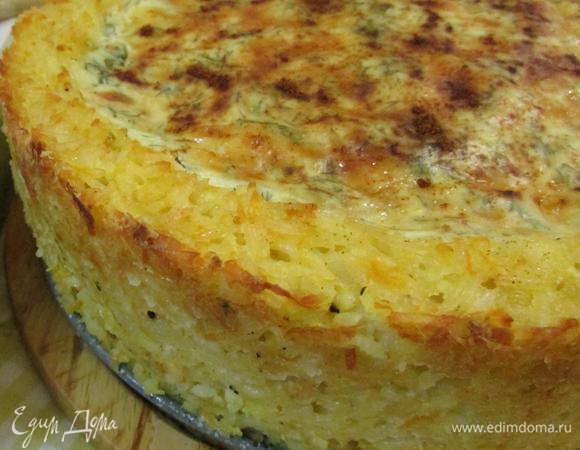 Готовый пирог немного остудить. Затем аккуратно провести острым ножом вдоль бортиков разъемной формы и освободить пирог.