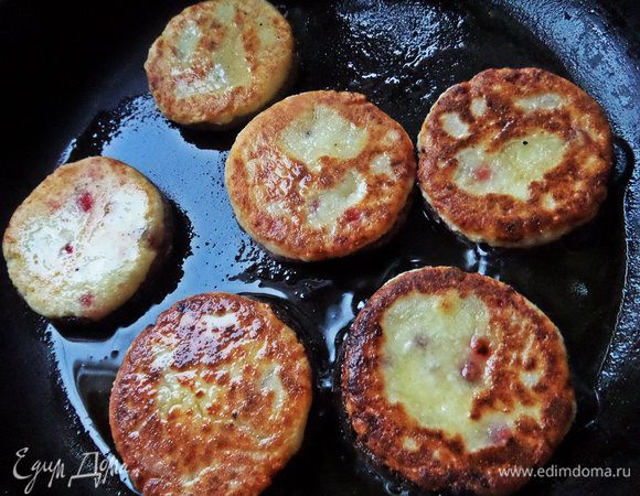 Как обычно, с двух сторон.