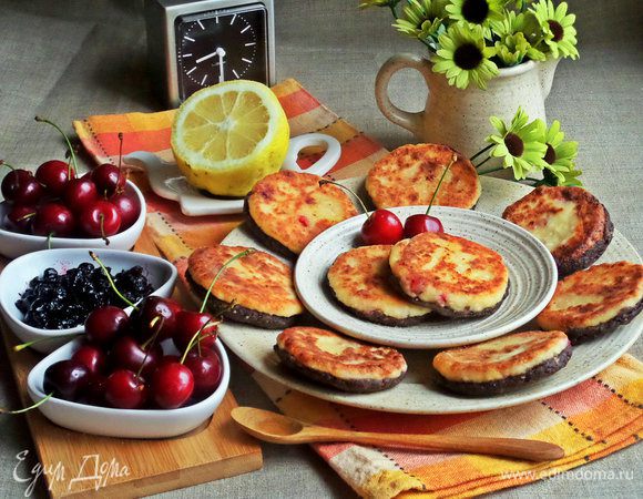 Кому надоели обычные сырники, попробуйте мой вариант :)