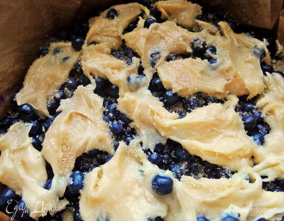 Посыпать по желанию коричневым сахаром.