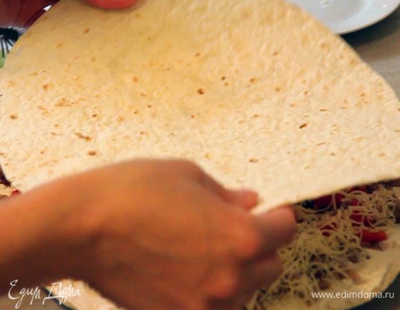 Накрываем третьим лавашом наш шедевр.