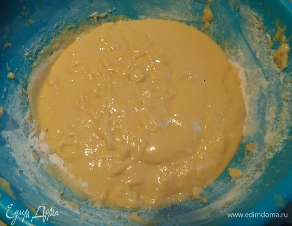 Замешиваем тесто. 