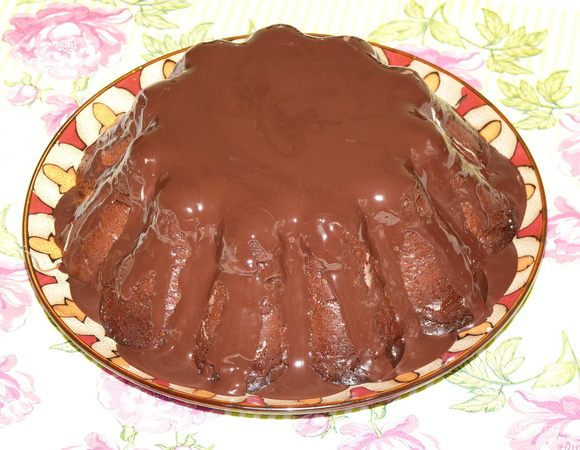 Нанести глазурь на остывший сырник. Остудить в холодильнике хотя бы минут 20 — 30.