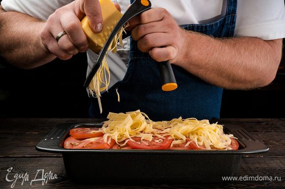 Можно посыпать тертым сыром. Запекать в разогретой до 200°С духовке в течении 20 минут.