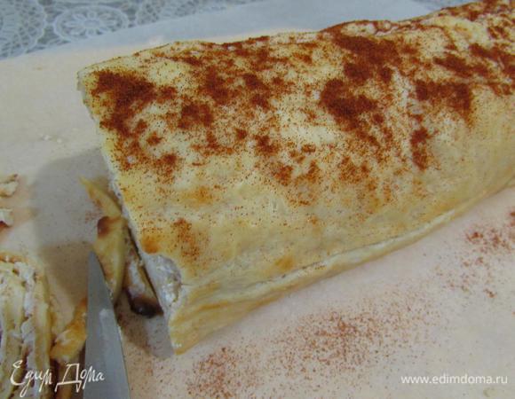 Готовый рулет посыпать паприкой.