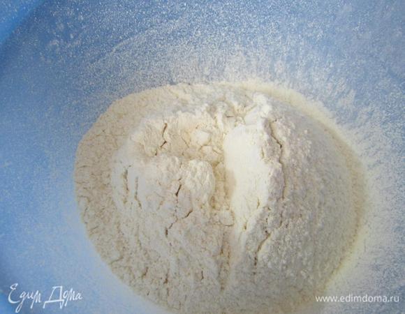 Просеять муку.