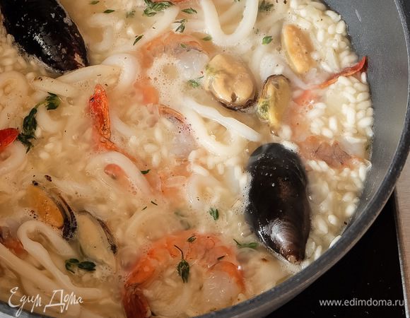 Добавляем последний половник бульона, солим, перчим и добавляем листики тимьяна.