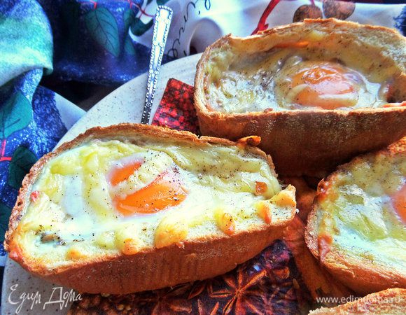 Горячий завтрак готов! Корочка у горбушек вся хрустящая, середина мягкая, пропитанная, очень вкусная!