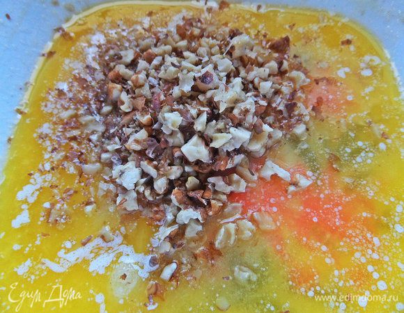 Всыпать в масло. У Юлии еще кокосовая стружка присутствовала — 30 г.