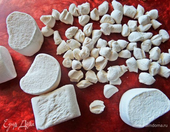 Главная изюминка этих маффинов — зефир. Лучше брать мини, но у меня крупный.