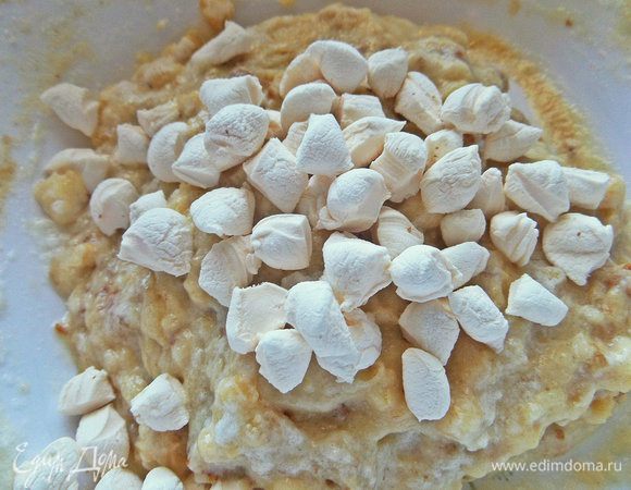 Нарезать и ввести в тесто.