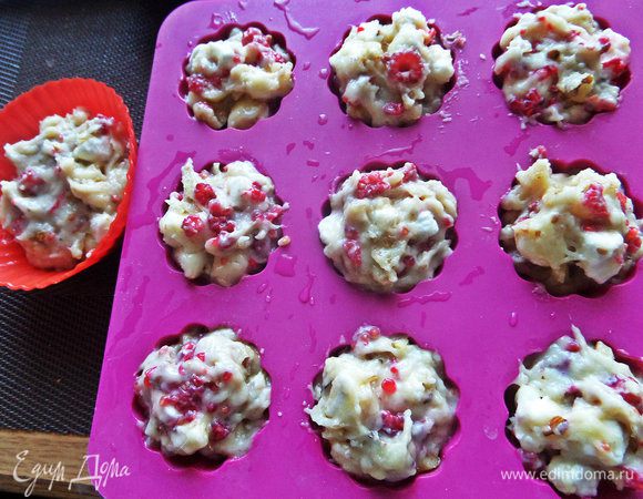 Загружаем ячейки тестом. Одна порция получилась отдельная.