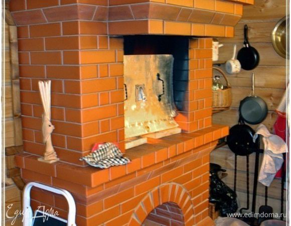 Для осуществления указанного предприятия нужно всего-то ничего. Русская печка, березовые дрова, пара кастрюль и немного продуктов. Ну, и конечно, желание приготовить обед на завтра. И еще немного лени. Да-да, лени. Чтобы не хотелось долго возиться. А все она! Печка наша русская!