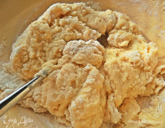 Вымешать ложкой тесто.
