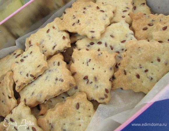 Готовое печенье извлечь из духовки. Положить в контейнер, дать остыть, затем плотно закрыть крышкой, чтобы сохранить максимально свежесть печенья.
