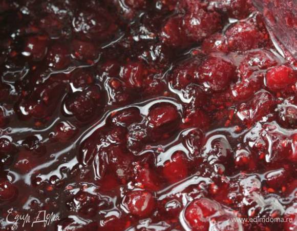 Прогревать соус еще 5–10 минут, затем огонь выключить, соус остудить и отправить в холодильник.