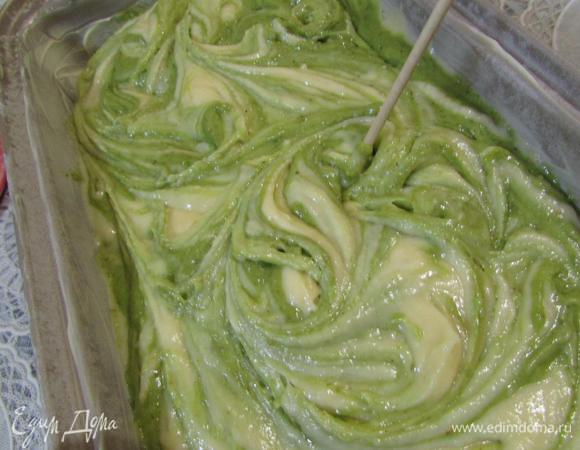 Сделать несколько «магических» движений в тесте деревянной шпажкой и отправить в разогретую до 180°С духовку. Выпекать 35 — 45 минут, до сухой спички (ориентируйтесь на свою духовку, я выпекала чуть больше).