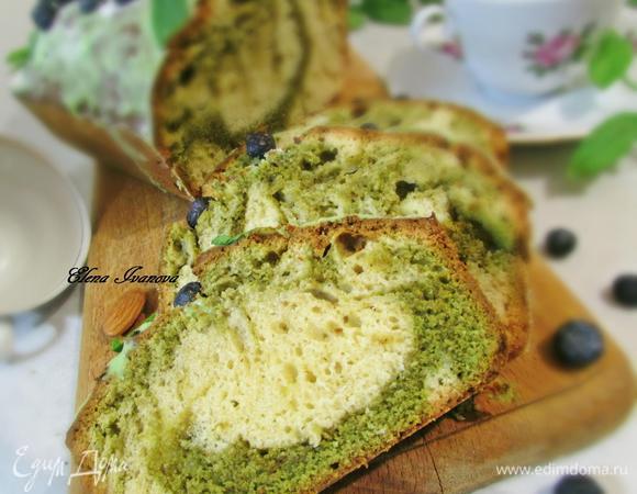 Готовый кекс извлечь из духовки. Чуть остудить и освободить от формы. Кекс полностью остудить на решетке. Затем украсить на свой вкус. У меня — готовая глазурь и голубика!
Приятного аппетита!